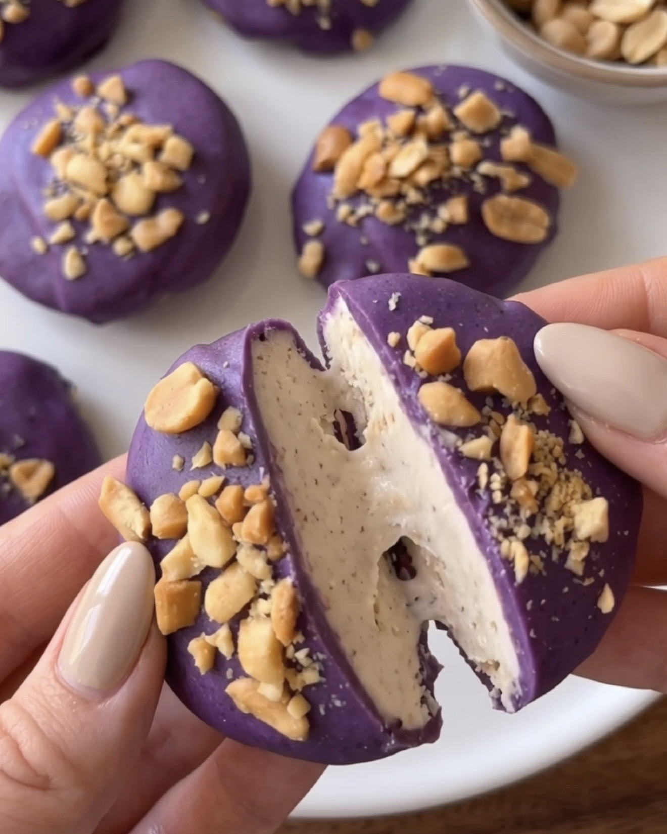 Ube Frozen Yogurt Peanut Bites: Sund proteinsnack